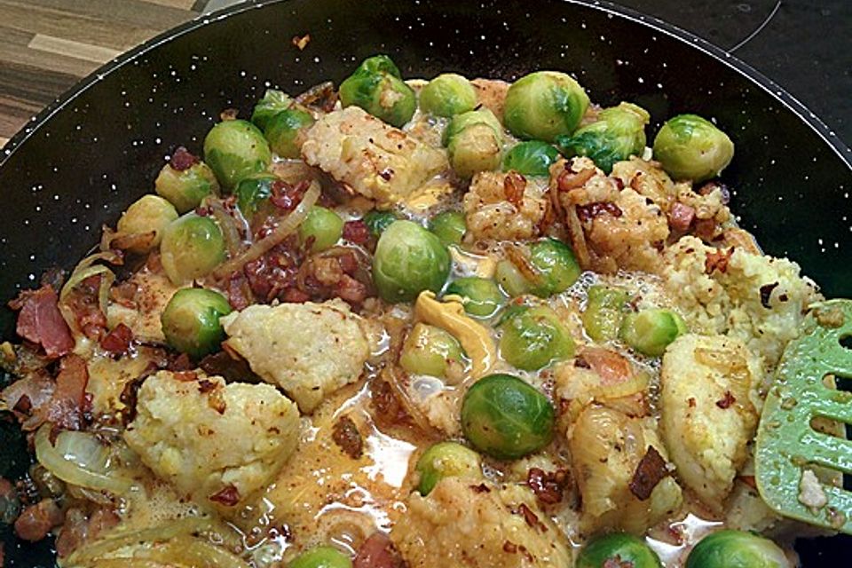 Semmelknödel-Rosenkohl-Pfanne