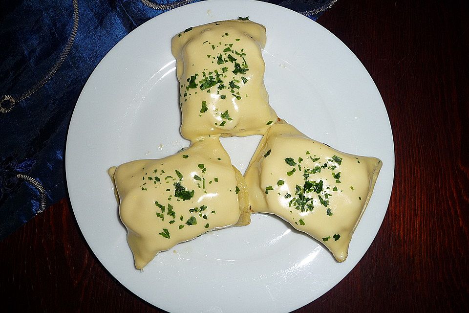 Maultaschen mit Käse überbacken