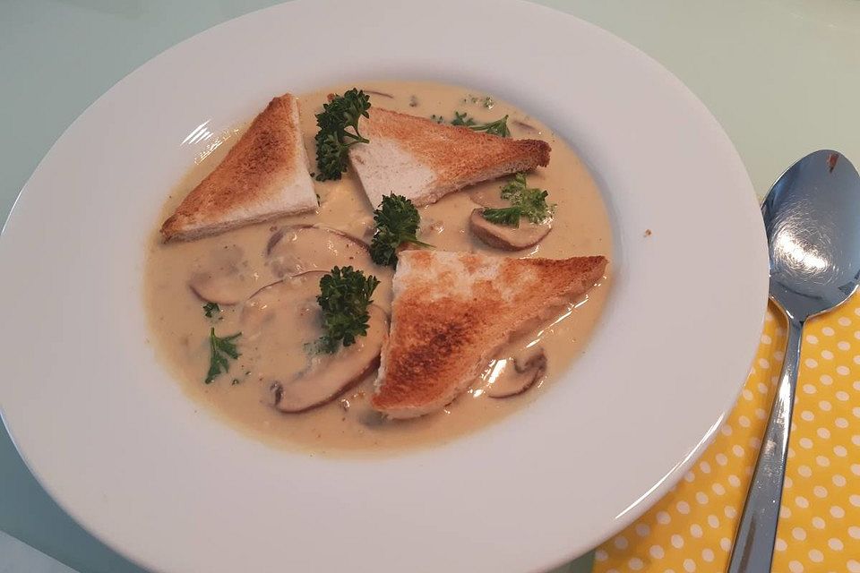 Champignon-Käsesuppe