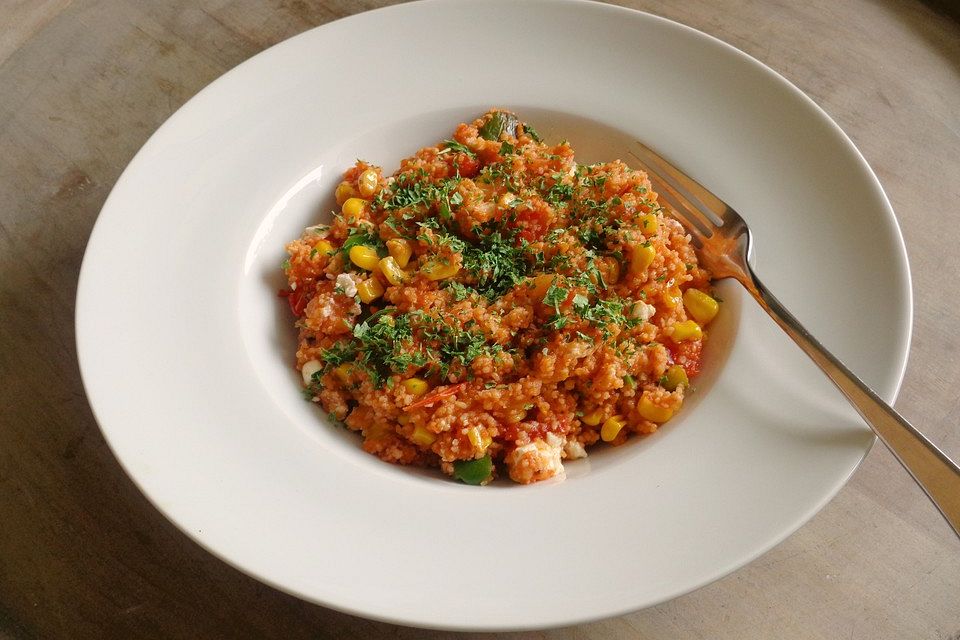 Couscouspfanne mit Paprika, Tomate und Feta