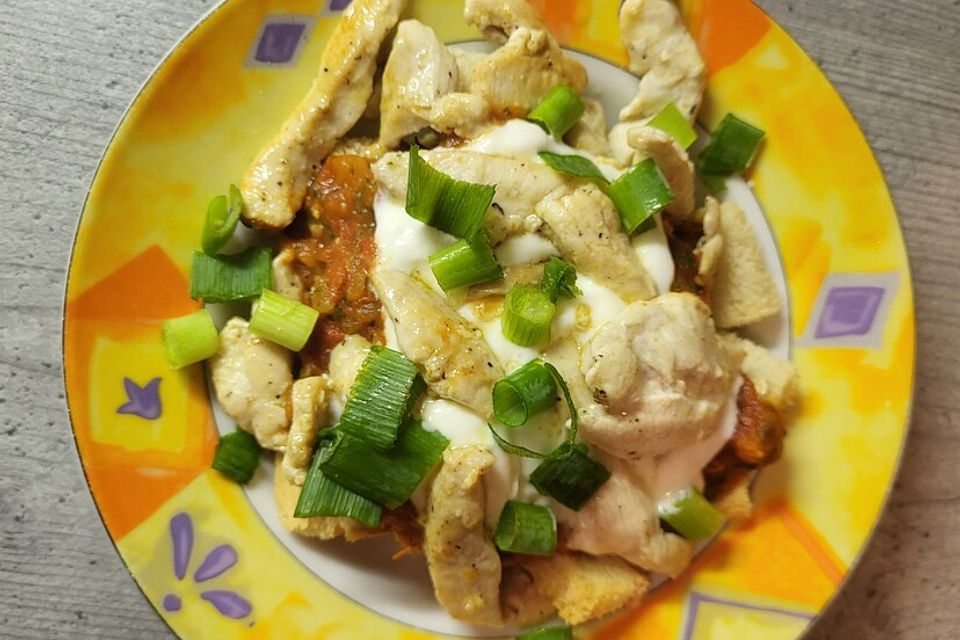 Hähnchen mit geröstetem Brot und Sauce