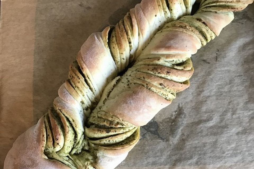 Gedrehtes Pestobrot