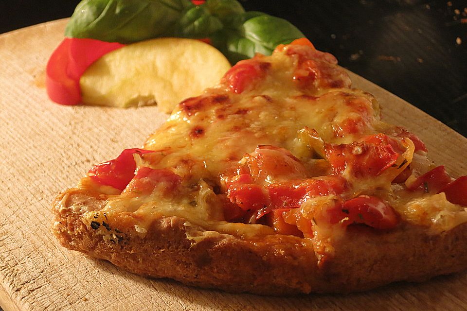 Paprika-Apfel-Pizza mit Dinkelboden