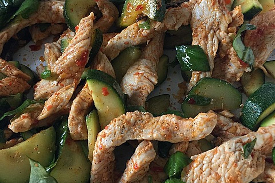 Zucchini-Huhn mit Chili, Vanille und Basilikum