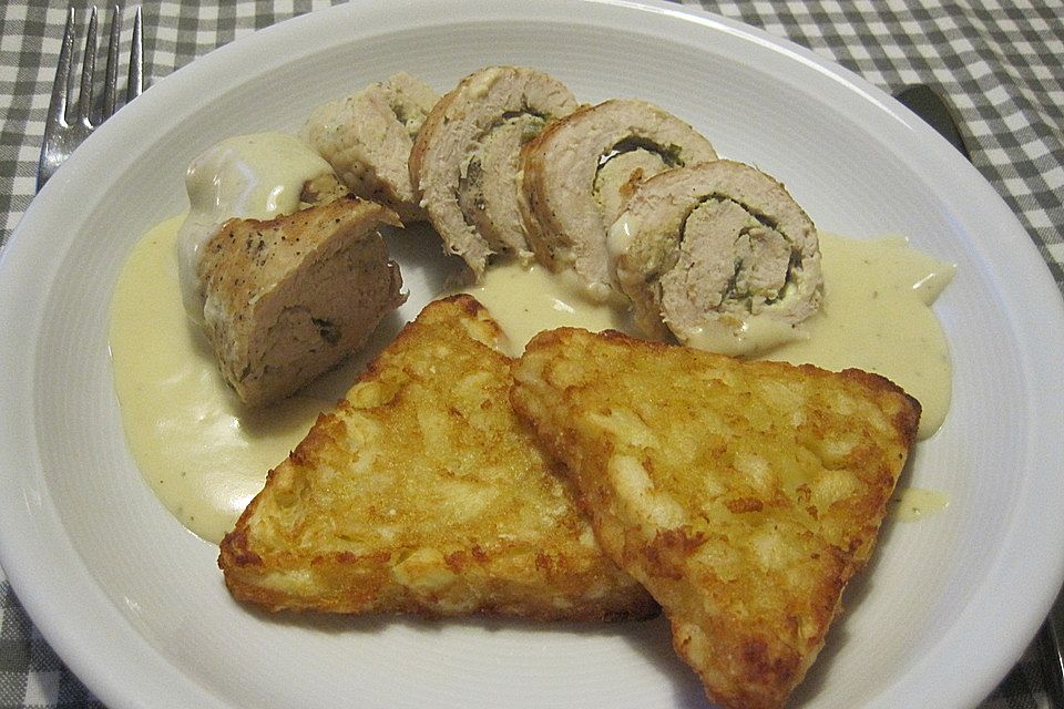 Putenröllchen in Käse-Kräutersoße