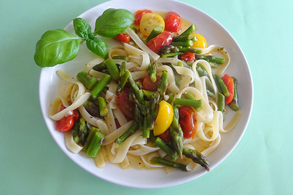 Linguine mit grünem Spargel