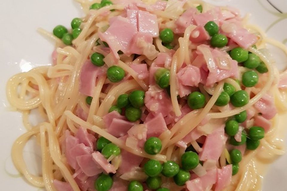 Bienemayas Spaghetti mit Erbsen, Schinken und Käse - Sahnesauce