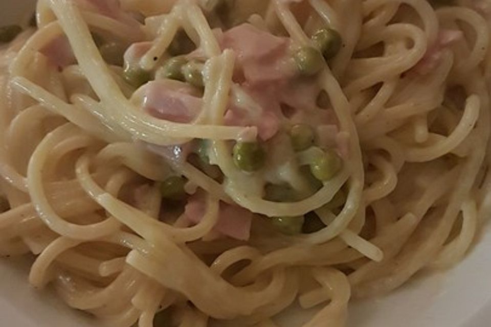 Bienemayas Spaghetti mit Erbsen, Schinken und Käse - Sahnesauce