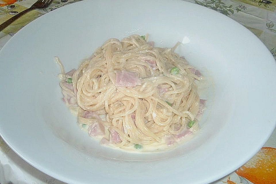 Bienemayas Spaghetti mit Erbsen, Schinken und Käse - Sahnesauce