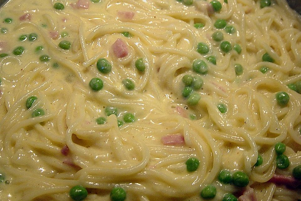 Bienemayas Spaghetti mit Erbsen, Schinken und Käse - Sahnesauce