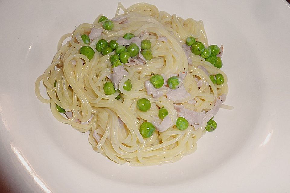 Bienemayas Spaghetti mit Erbsen, Schinken und Käse - Sahnesauce