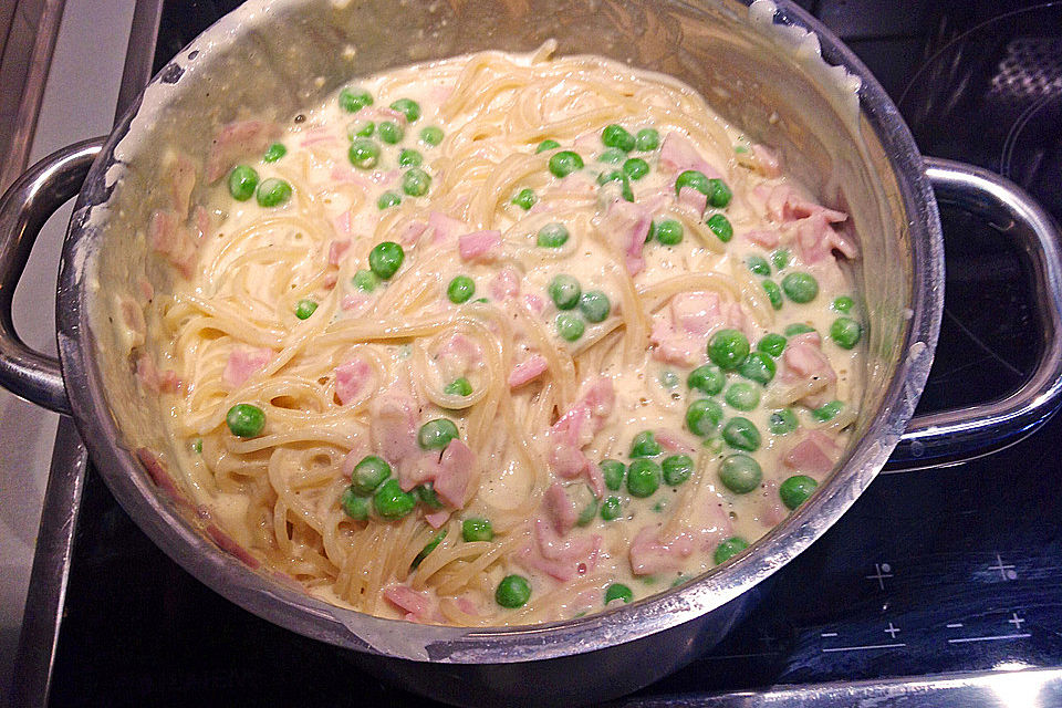 Bienemayas Spaghetti mit Erbsen, Schinken und Käse - Sahnesauce