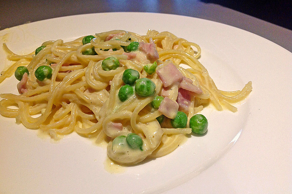 Bienemayas Spaghetti mit Erbsen, Schinken und Käse - Sahnesauce