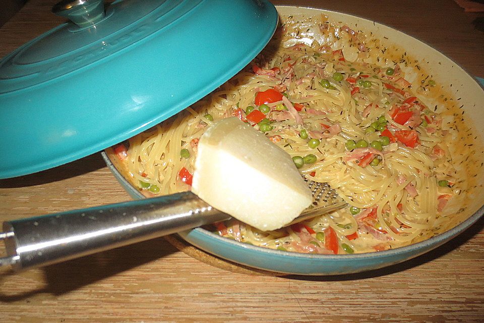 Bienemayas Spaghetti mit Erbsen, Schinken und Käse - Sahnesauce