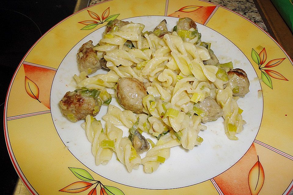 Nudelpfanne mit Bratwurstklößchen