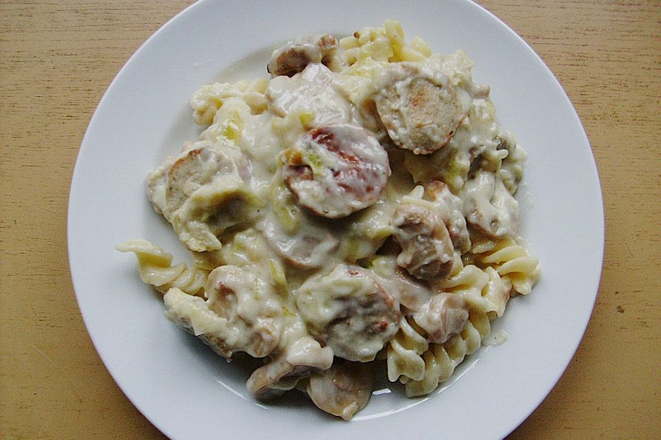 Nudelpfanne mit Bratwurstklößchen