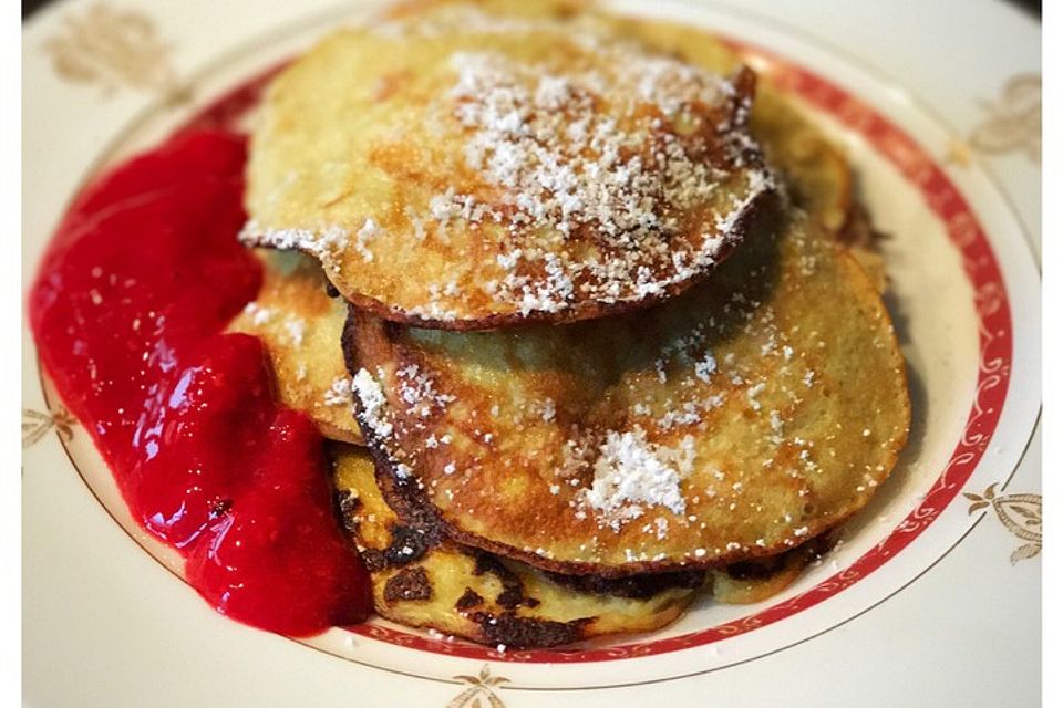 Bananenpancakes mit Honigquark-Dip