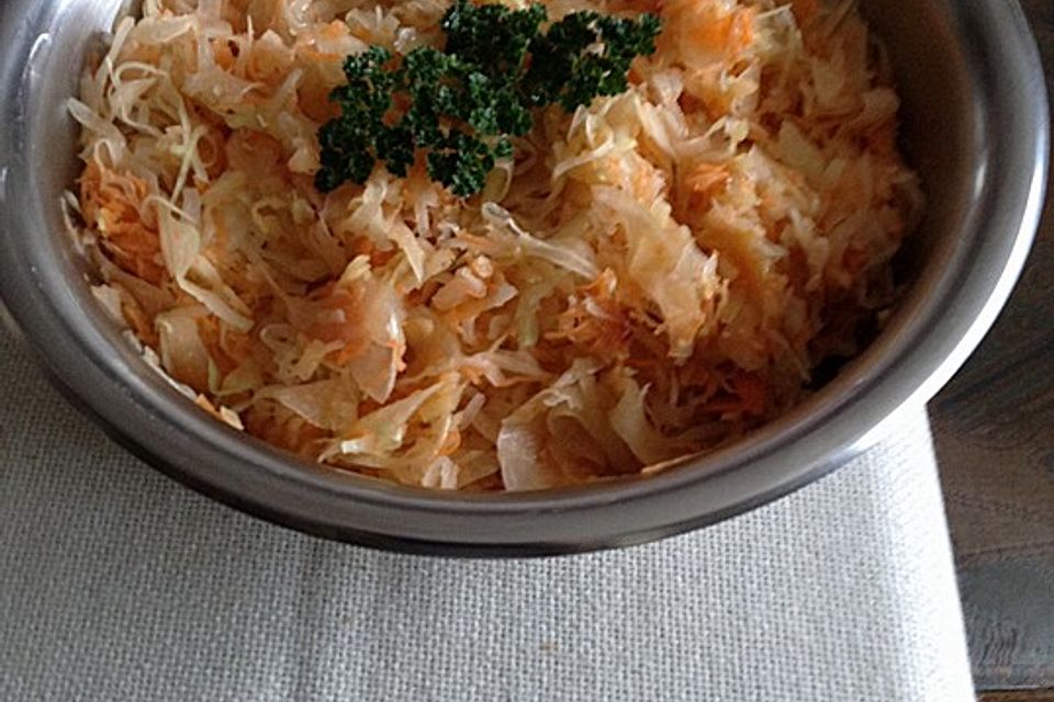 Weißkraut-Möhren-Salat