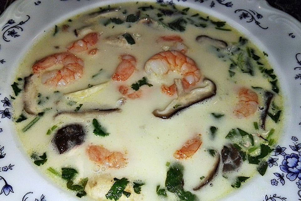 Kokos-Zitronengras-Suppe mit Garnelen