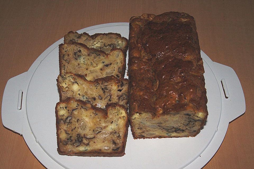 Roquefort-Birnen-Brot mit Walnüssen