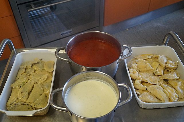 Selbstgemachte Pasta mit zweierlei Füllung und Soße von Helios-liebt ... Selbstgemachte Pasta mit zweierlei Füllung und Soße von Helios-liebt ...