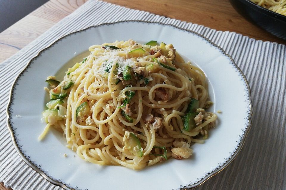 Nudeln mit Räucherfisch-Carbonara