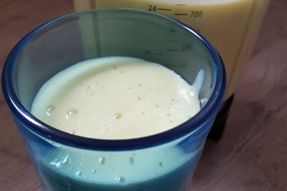 Buttermilch-Smoothie mit Mango, Avocado, Ingwer und mehr