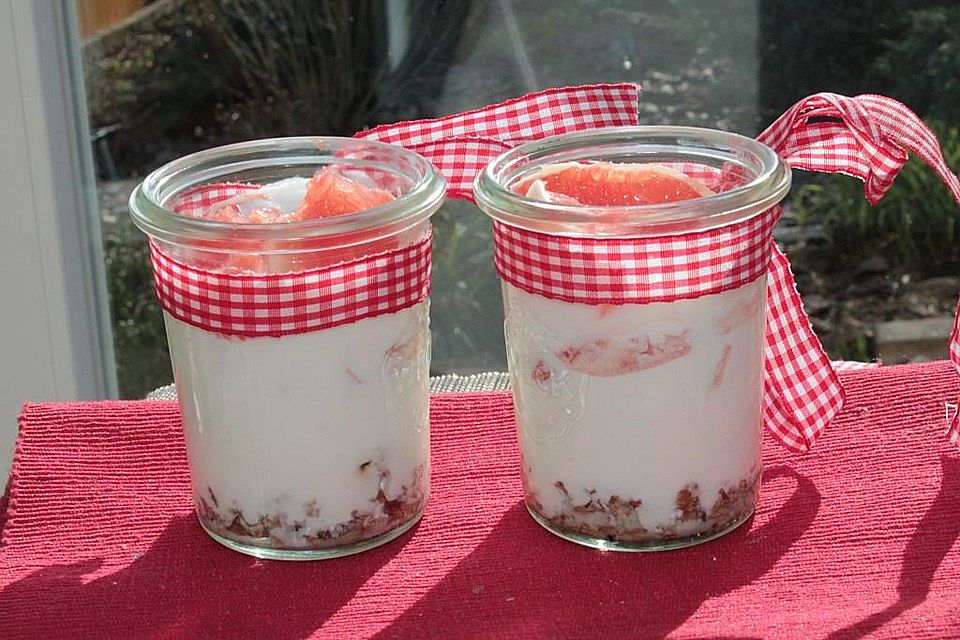 Grapefruit-Trifle mit Sauerrahm-Joghurt-Creme und Crunch