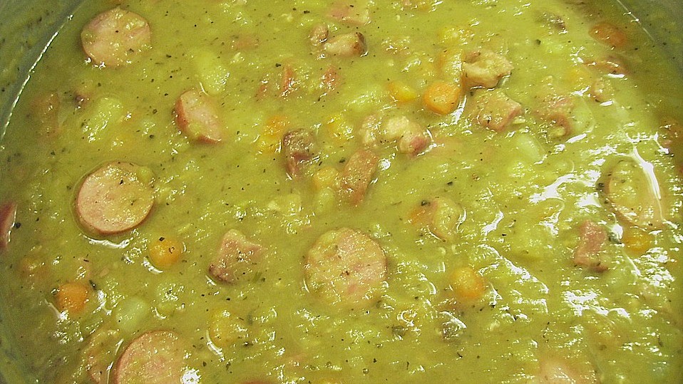 Herzhafte Erbsensuppe mit Kassler