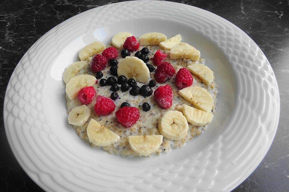 Porridge mit Mandelmilch und Chiasamen