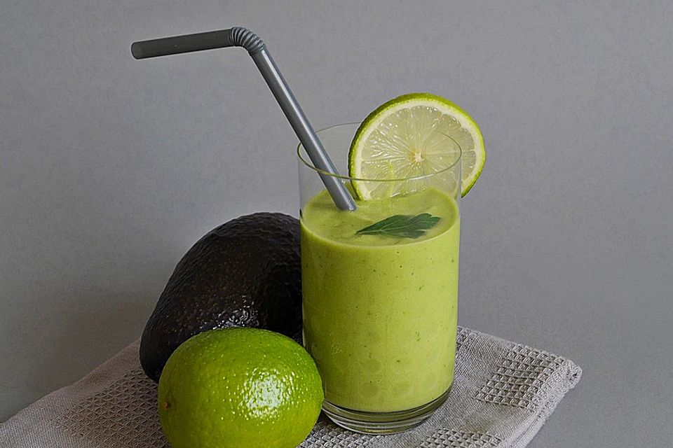 Ananas-Avocado Smoothie mit Petersilie