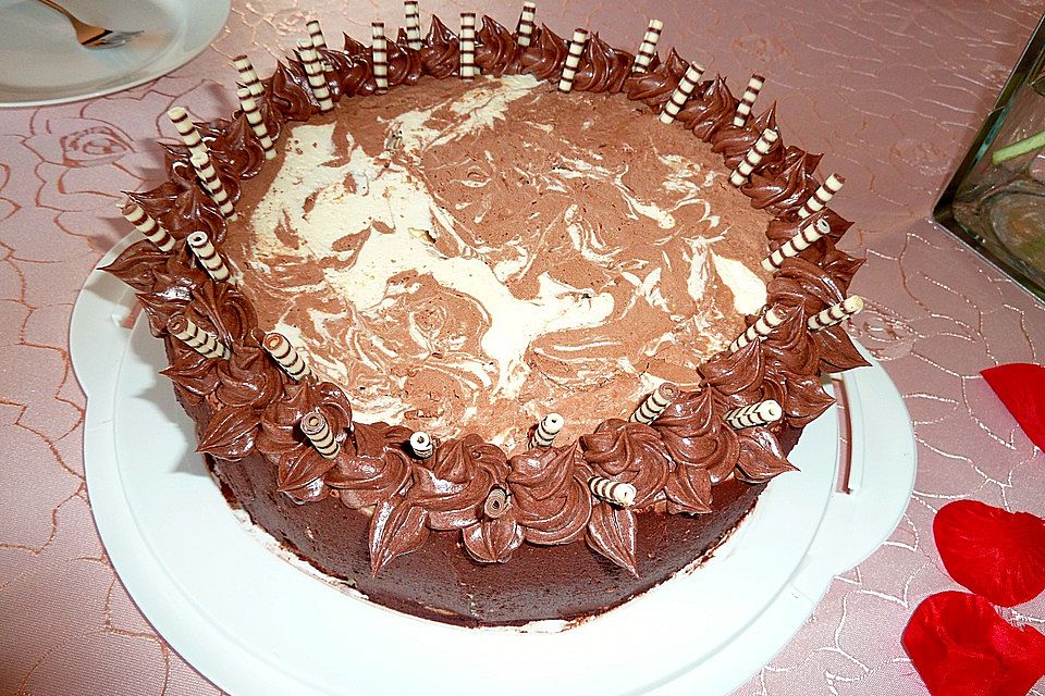 Schwarz-Weiße Schokoladen-Torte