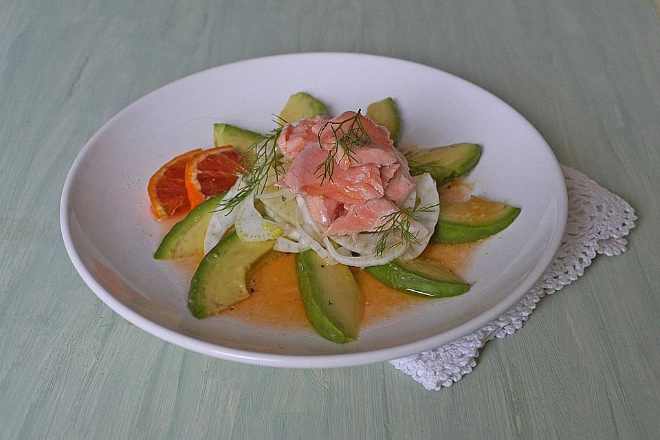 Avocado-Fenchel-Salat mit Lachs und Blutorangendressing