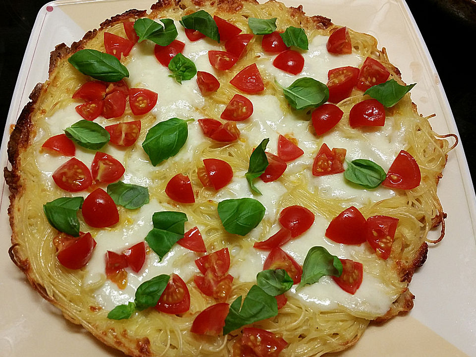 Spaghettipizza Tomate-Mozzarella von küchen_zauber | Chefkoch