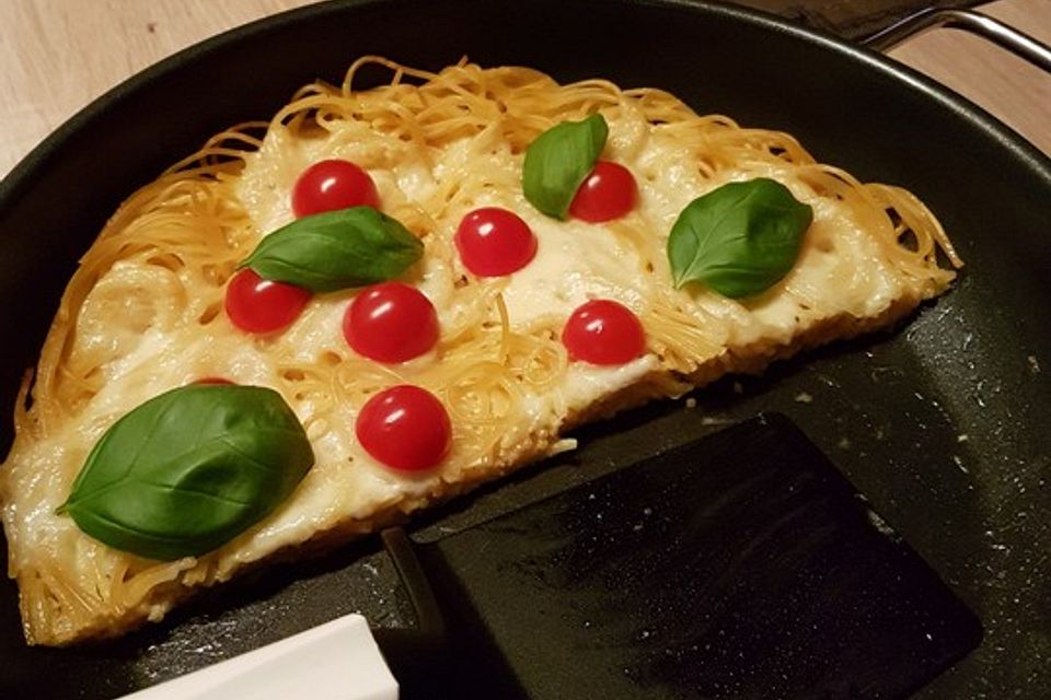 Spaghettipizza Tomate-Mozzarella