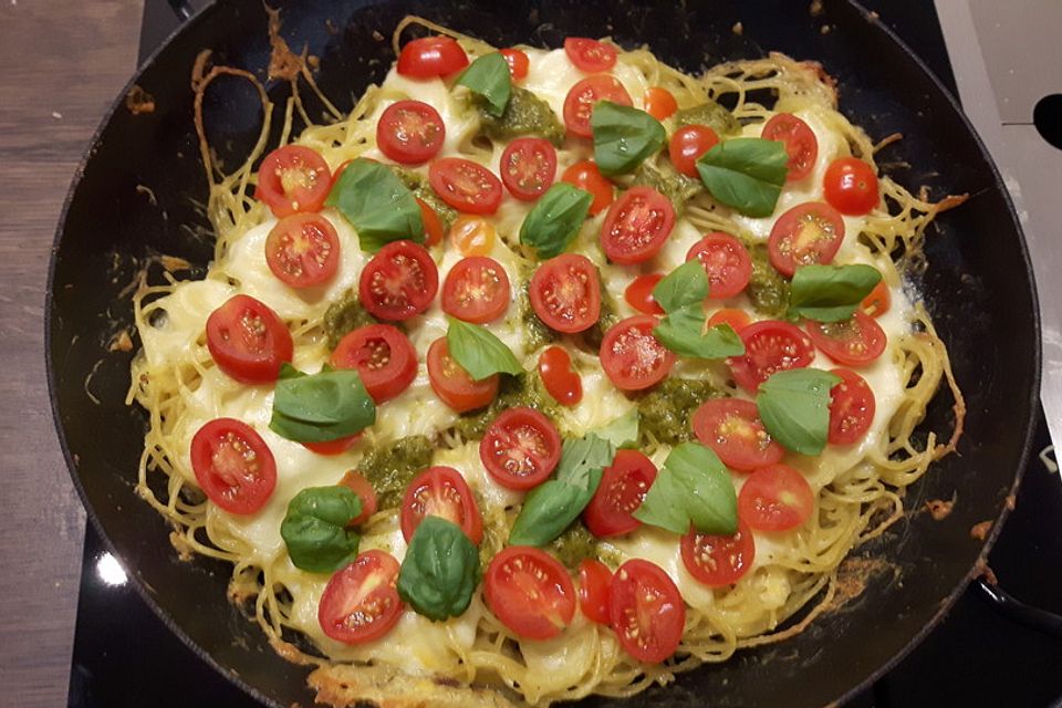 Spaghettipizza Tomate-Mozzarella