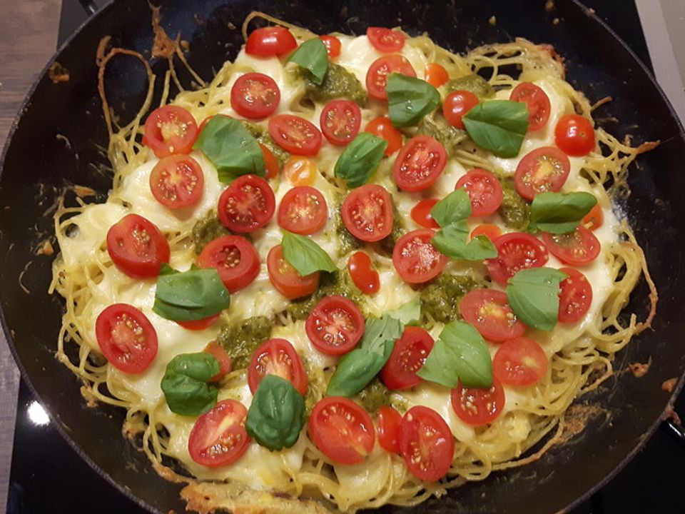 Spaghettipizza Tomate-Mozzarella von küchen_zauber | Chefkoch