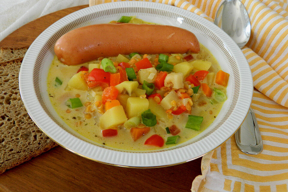 Schöne bunte Linsensuppe