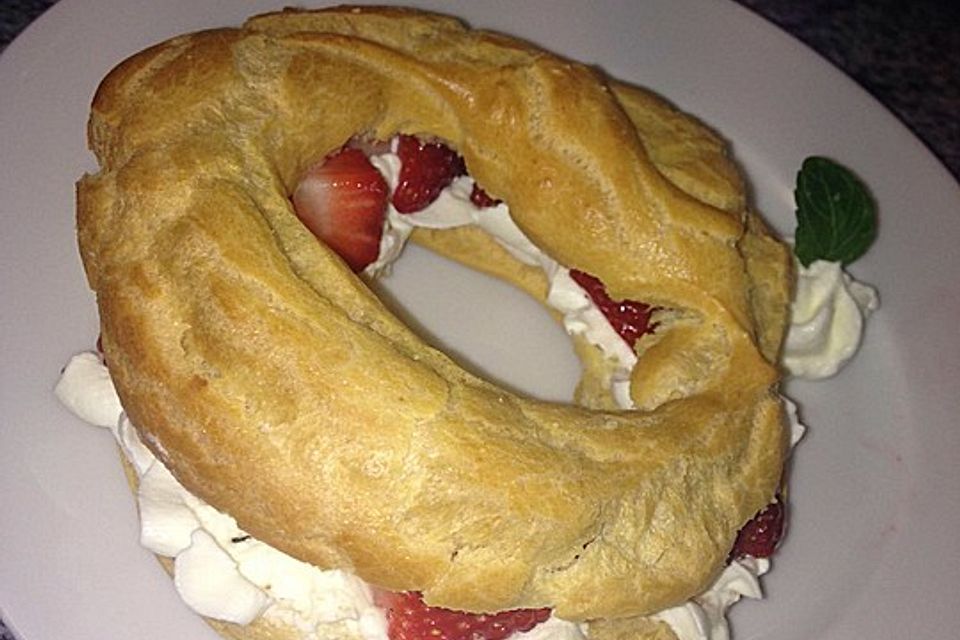 Paris-Brest mit Erdbeeren