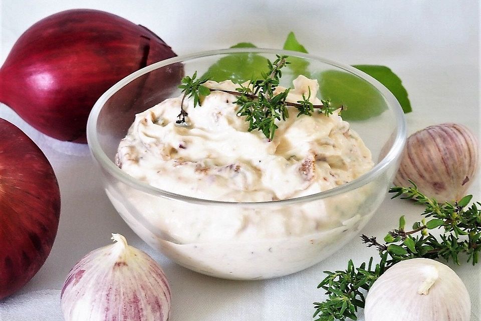 Frischkäse-Dip mit getrockneten Tomaten