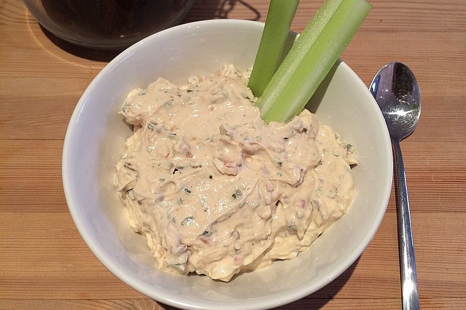 Frischkäse-Dip mit getrockneten Tomaten