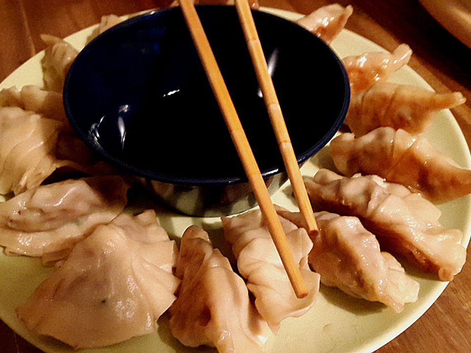 Chinesische Teigtaschen Jiaozi, Dumplings, Pot Sticker-Version von ...