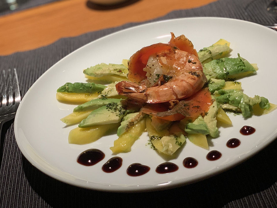 Avocado-Mango-Carpaccio mit Bärlauchvinaigrette, Lachs und Garnelen von ...