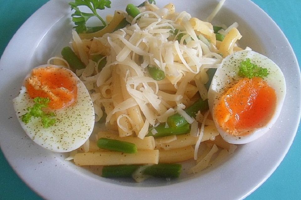 Bohnen-Käse-Spaghetti mit Ei