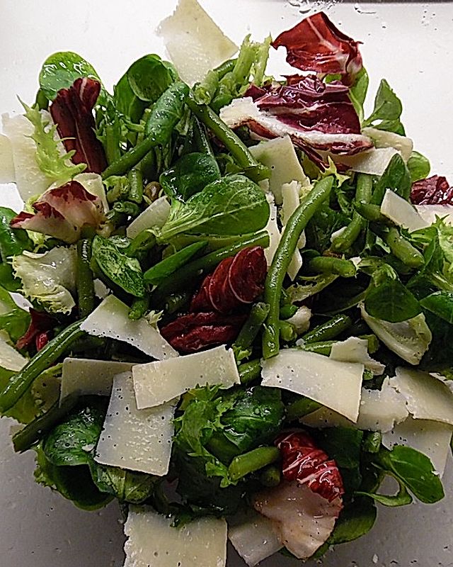 Gemischter grüne Bohnen-Salat mit Holunderblütendressing