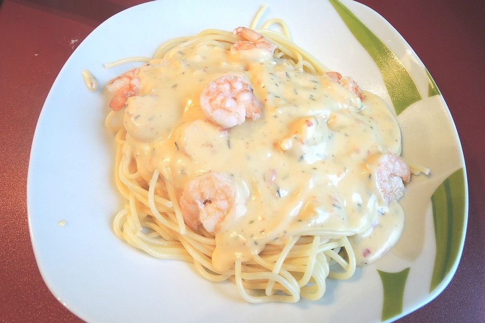 Spaghetti mit Königs-Garnelen in Knoblauch-Käse-Sauce