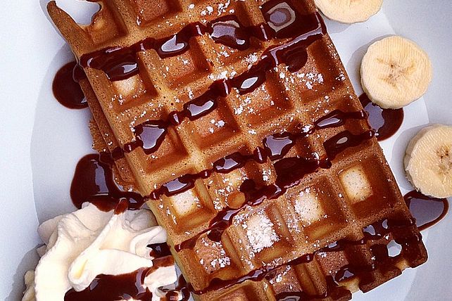 Waffeln mit Schokoladensoße von beccsbakes| Chefkoch