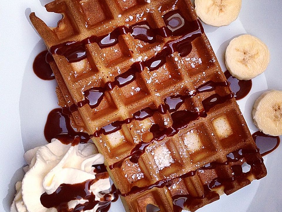 Waffeln mit Schokoladensoße von beccsbakes| Chefkoch