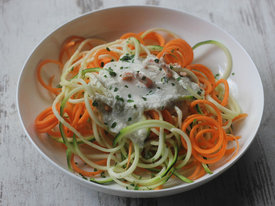 Rohkost Möhren-Zucchini-Spaghetti mit Cashewcreme von binis| Chefkoch