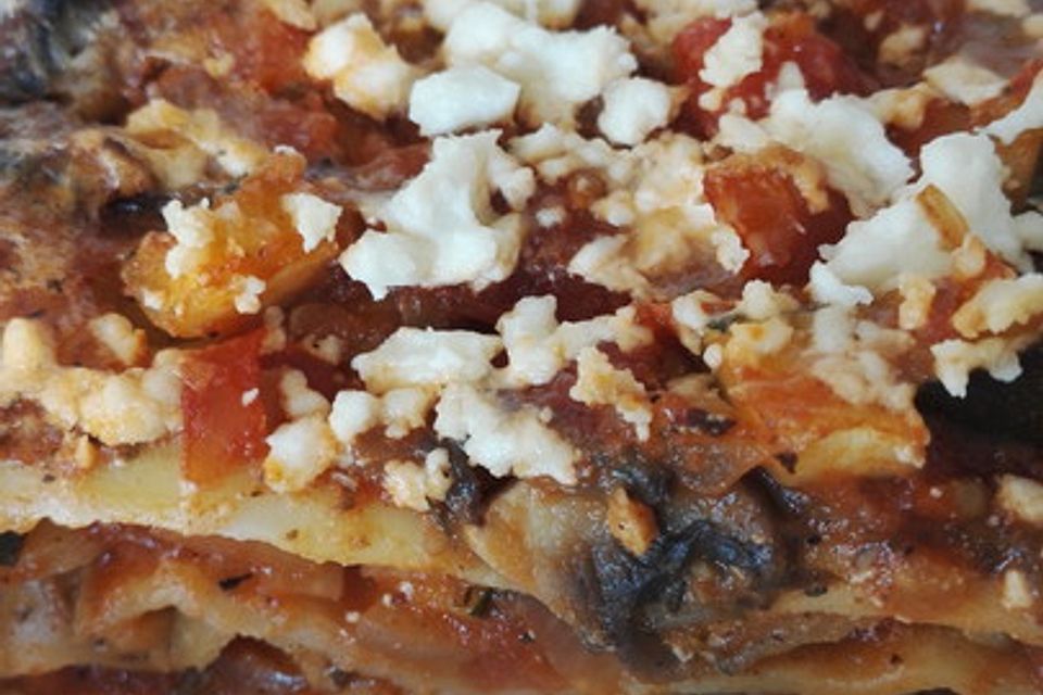 Zucchini-Pilz-Lasagne mit Feta-Topping